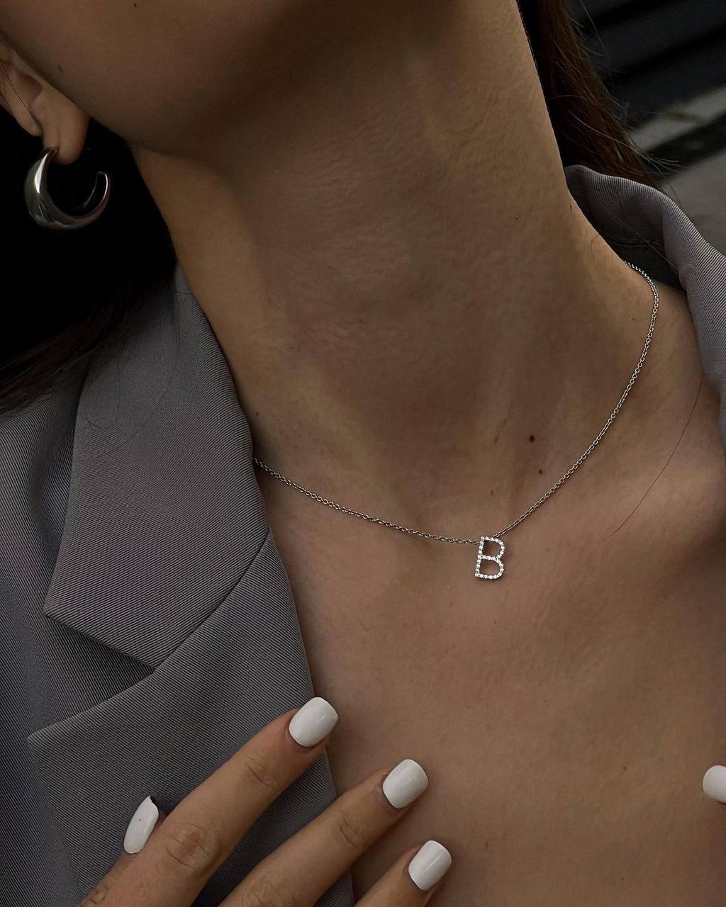 Підвіска з літерою «B»