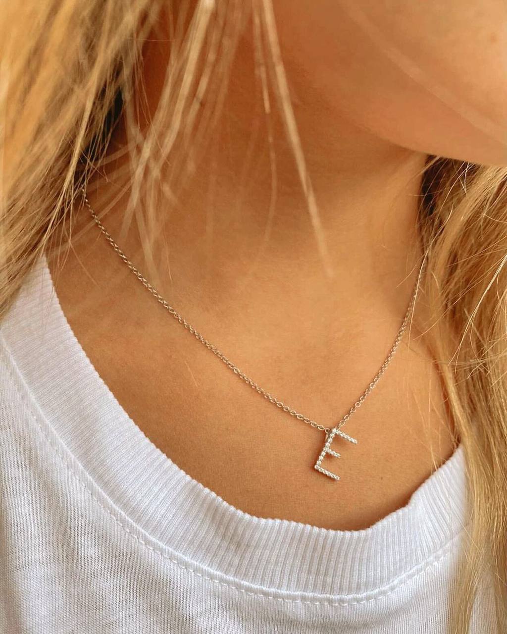 Підвіска з літерою «E»